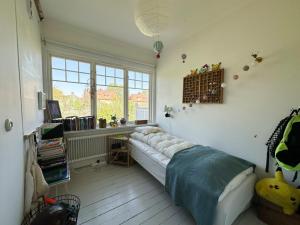 Private house from 1911 own garden 10 mins to city