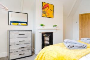 Cosy 2BR Cottage With Free Parking