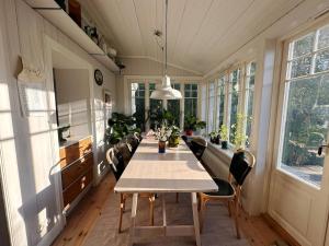 Private house from 1911 own garden 10 mins to city