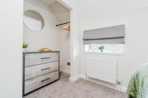 Cosy 2BR Cottage With Free Parking