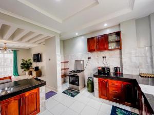 Tropikal Gateaway home - Creek