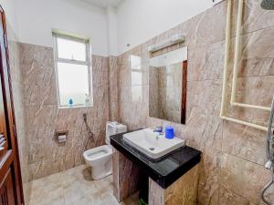 Tropikal Gateaway home - Creek