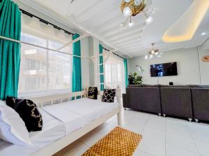 Tropikal Gateaway home - Creek