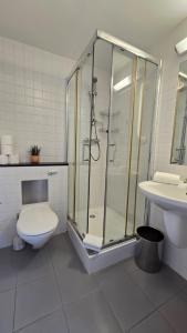 Charming Newly Renovated 2 Bed with free parking