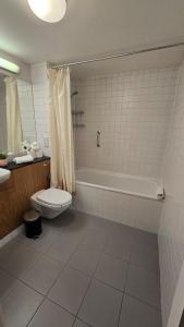 Charming Newly Renovated 2 Bed with free parking