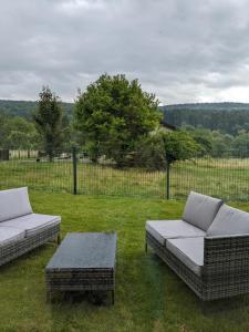 Appartements Aux Fleurs des Champs - Appartement avec Terrasse, Parking et Piscine : photos des chambres