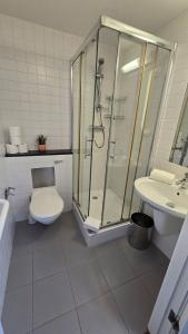 Charming Newly Renovated 2 Bed with free parking