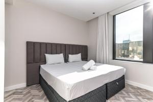 Modern City Unit with Aircon, CoWorkspace, Secure Building