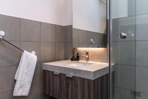 Modern City Unit with Aircon, CoWorkspace, Secure Building