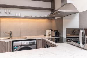 Modern City Unit with Aircon, CoWorkspace, Secure Building