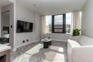 Modern City Unit with Aircon, CoWorkspace, Secure Building