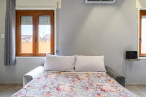 Seaside Garden Stay - Free Parking & 950m to Sea