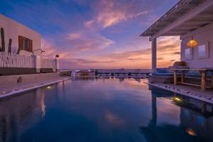 Flaskos Luxury Suites