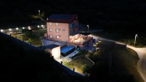La Vita Bella with pool