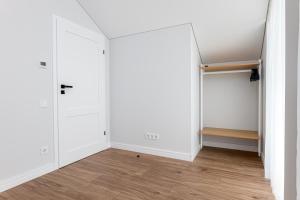 Family-Friendly 2BD I Terrace I Parking I ᴄᴏʜᴏsᴛ