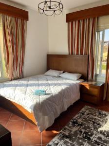 Luxury 5BR Villa with Sea View & Garden in Einbay