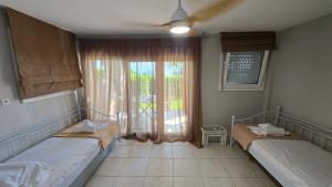 Evita Maisonette, Elegant Beachfront apt, Polychrono