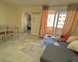 Expoholidays - Coqueto apartamento Puerto Deportivo