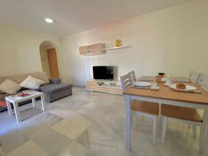 Expoholidays - Coqueto apartamento Puerto Deportivo