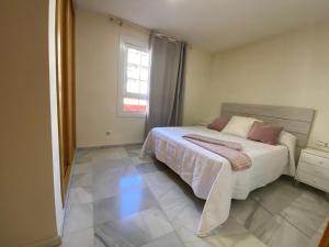 Expoholidays - Coqueto apartamento Puerto Deportivo