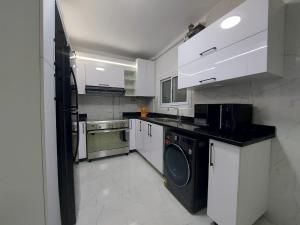 By Regypt Spacious 2-Bedroom Near The Gourmet