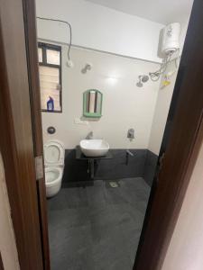 2bhk semi furnished flat in kohinoor courtyard one