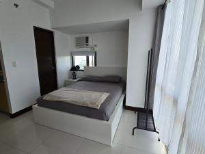 Cozy Corner Studio in McKinley Walk to Venice Mall