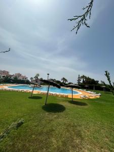 Apartamento a pie de playa en urbanización con piscina