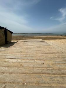 Apartamento a pie de playa en urbanización con piscina