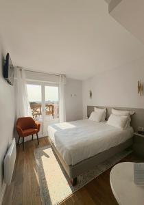 Hotels Logis Hotel Saint Guirec Et De La Plage : photos des chambres