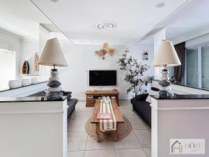 Appartements Elegant 2BD Terrace 50 m from the sea, Sleeps 8 : photos des chambres