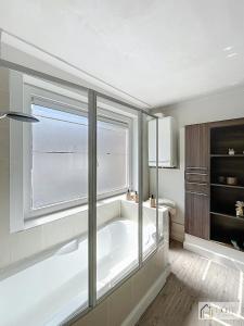 Appartements Elegant 2BD Terrace 50 m from the sea, Sleeps 8 : photos des chambres