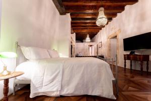 Hotel D H Lawrence img43