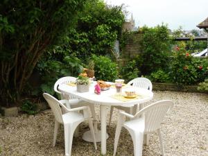 Appartements Nice holiday apartment 20 m from the beach, Arromanches-les-Bains : photos des chambres