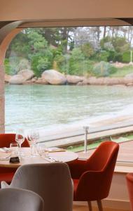 Hotels Logis Hotel Saint Guirec Et De La Plage : photos des chambres