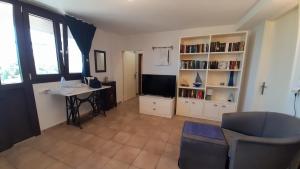 Mandoras Cozy Sea View Apartment