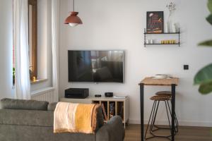 Bright and cosy flat near the river