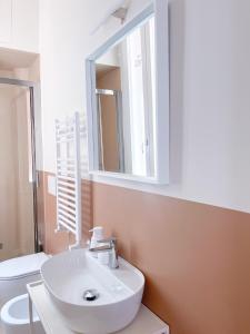 Vatican Apartment Borgo Pio 160 by MSuite