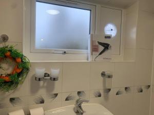 Stylish 3BR Retreat Family & Business Parking