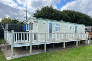 2 Bed Caravan - Sleeps 6 - Pets - Parking - Wifi