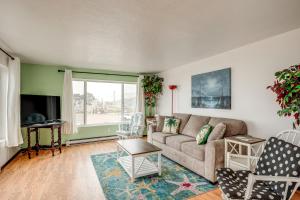 Rockaway Beach Apt with Ocean Views Steps to Shore