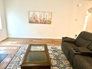 Beautiful Spacious Family-Friendly Home