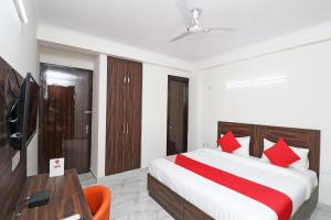 Hotel O N R Residency (Nanak Ram Residency)