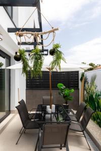 Luxury Townhouse with Rooftop Infinity Pool and Ocean Views