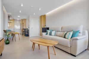 Moderno, con vistas y garaje a 100 metros de la playa