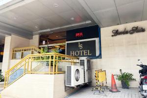 Lourdes Family Suites Makati powered by Cocotel