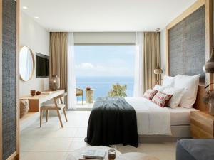 Elix, Mar-Bella Collection