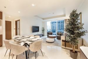 ALiving Classy 1BR I Stunning Views I Emaar Palace Beach Residence