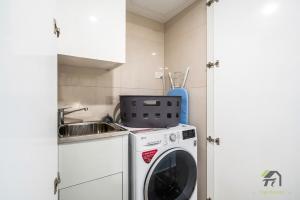 Heart of Adelaide City Apartment