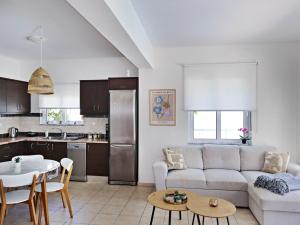 Villa Lawton - Magnificent sea & mountain views!